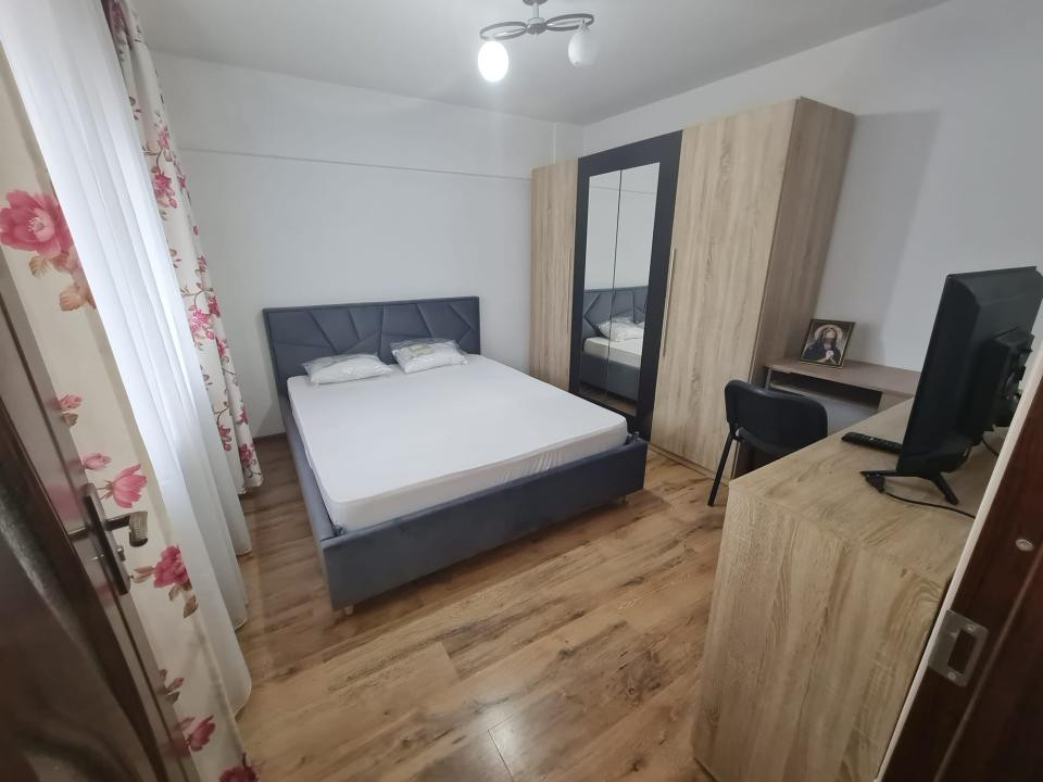 Apartament cu 2 camere decomandate in Pod de Fier