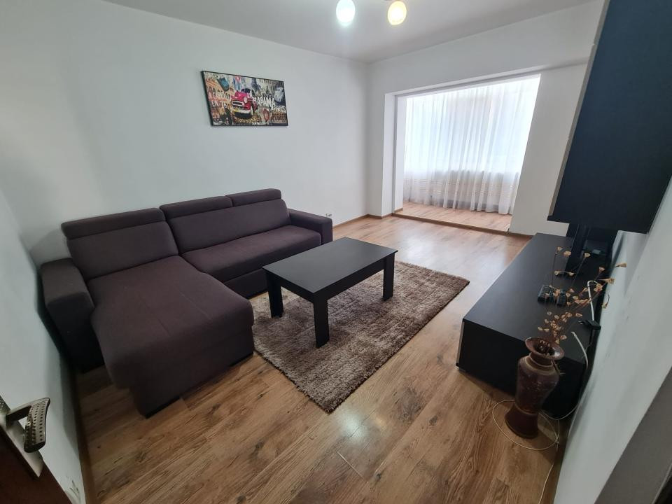 Apartament cu 2 camere decomandate in Pod de Fier