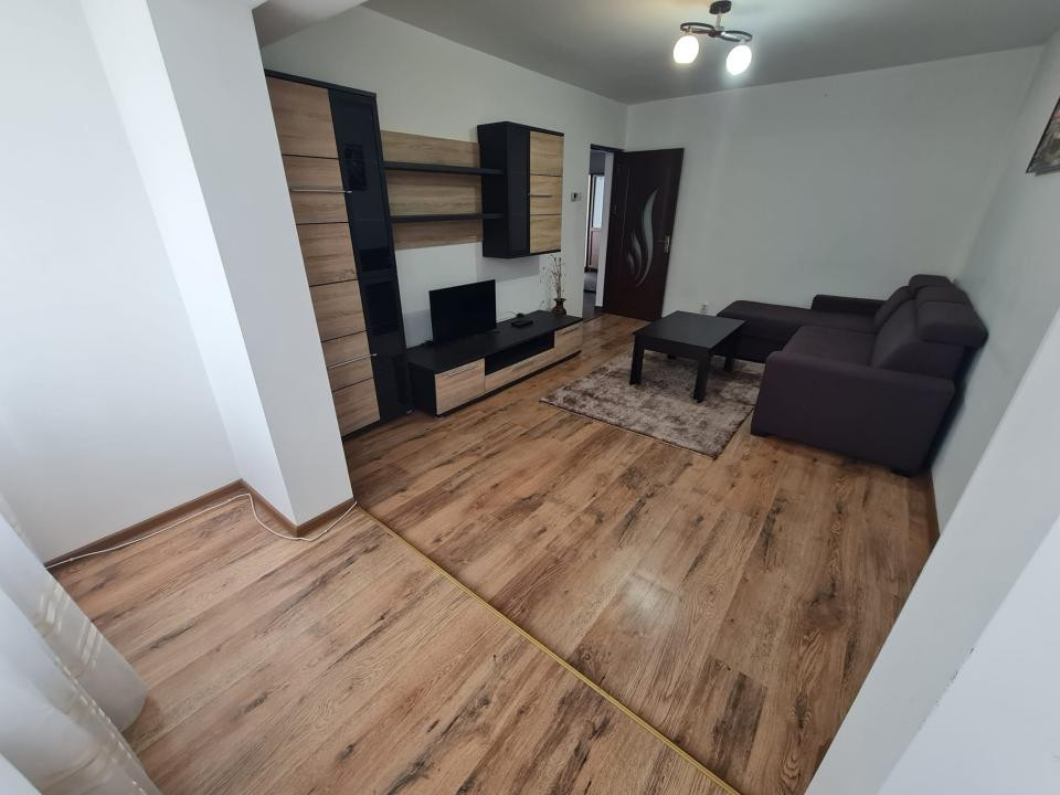 Apartament cu 2 camere decomandate in Pod de Fier