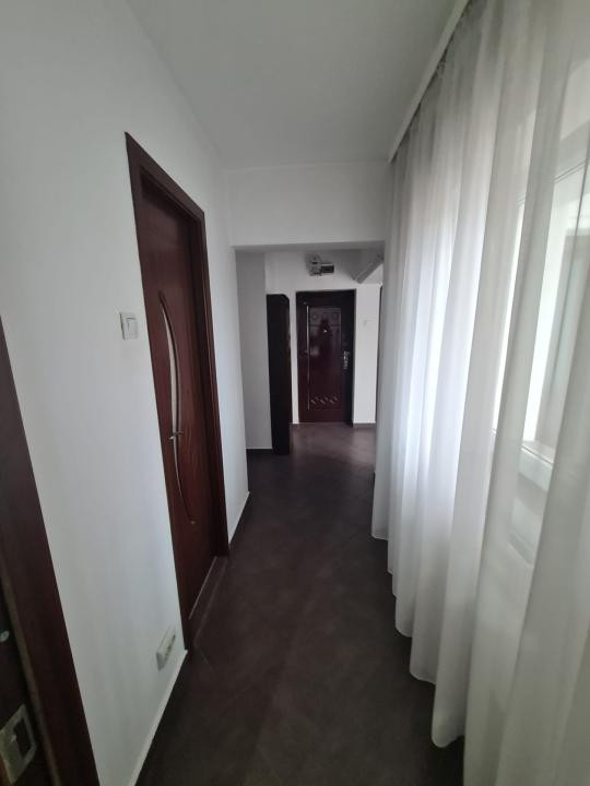 Apartament cu 2 camere decomandate in Pod de Fier