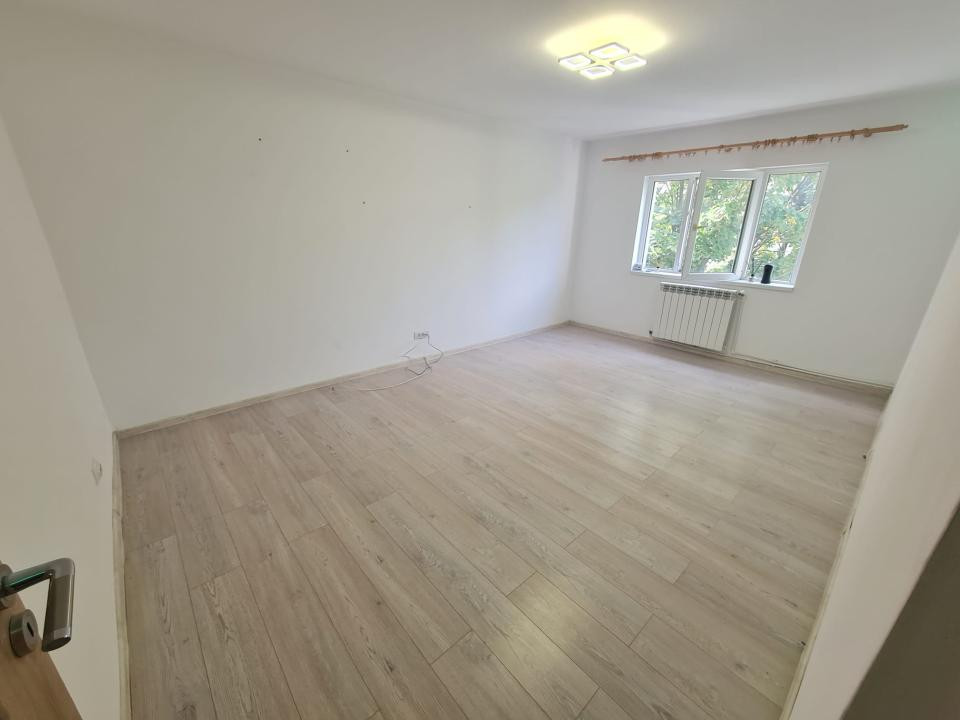 Apartament cu 3 camere decomandate si 2 bai, in Tomesti!