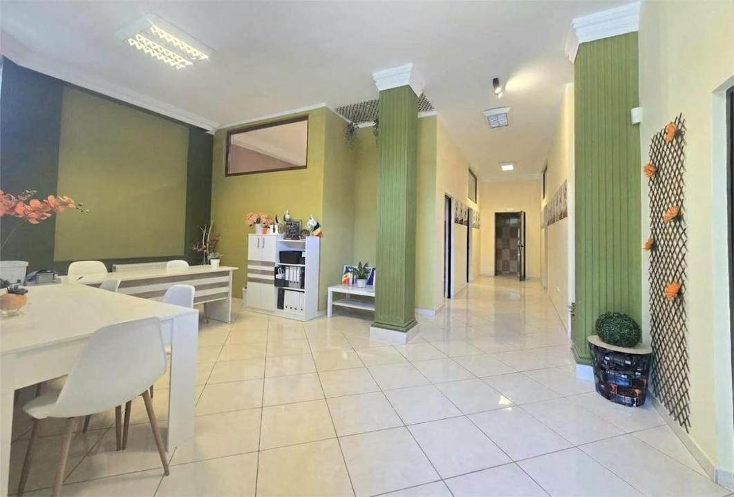 Spatiu comercial sau de birouri la parter de vila, la strada, compartimentabil!