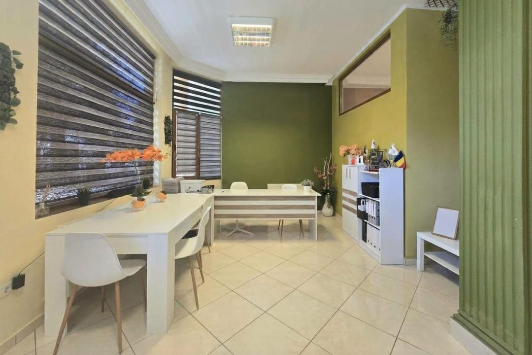 Spatiu comercial sau de birouri la parter de vila, la strada, compartimentabil!