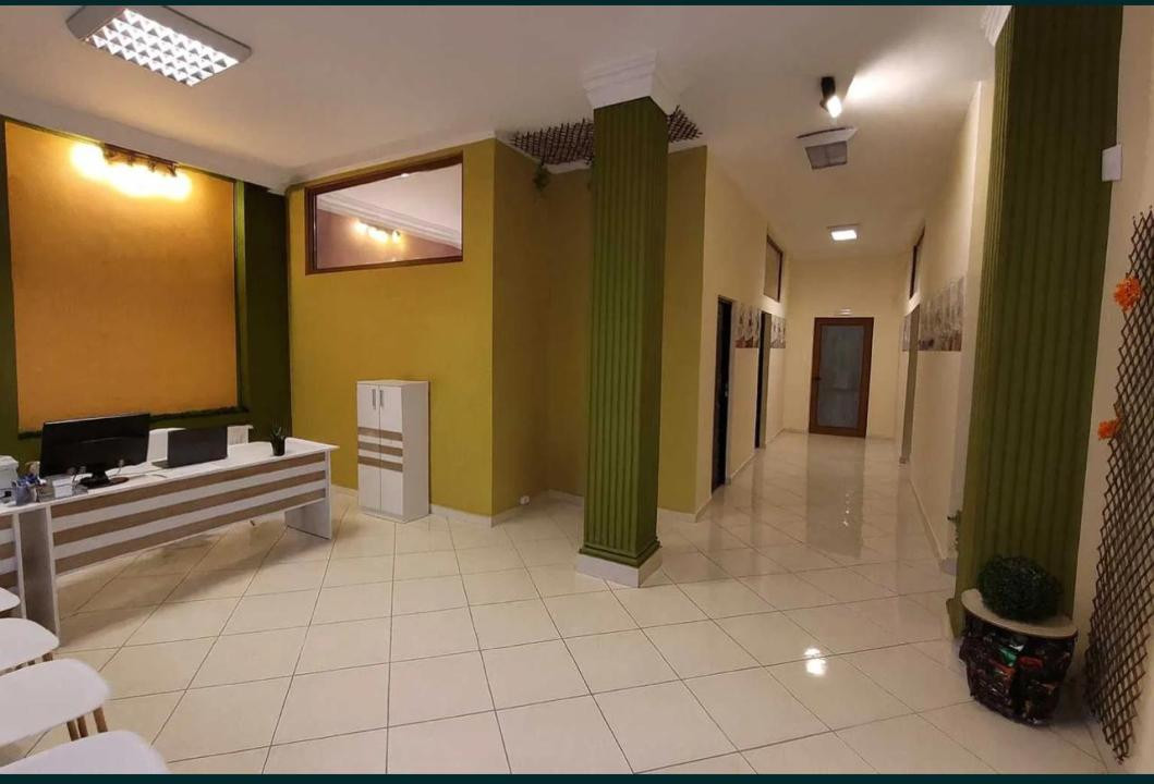 Spatiu comercial sau de birouri la parter de vila, la strada, compartimentabil!