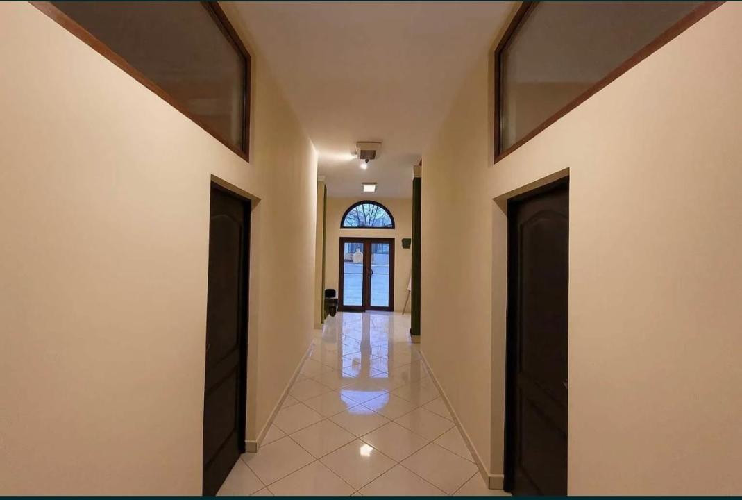 Spatiu comercial sau de birouri la parter de vila, la strada, compartimentabil!