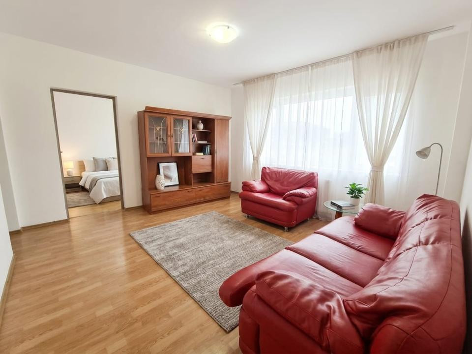Apartament cu 3 camere langa Palas, intermediar, fara risc, semidecomandat!
