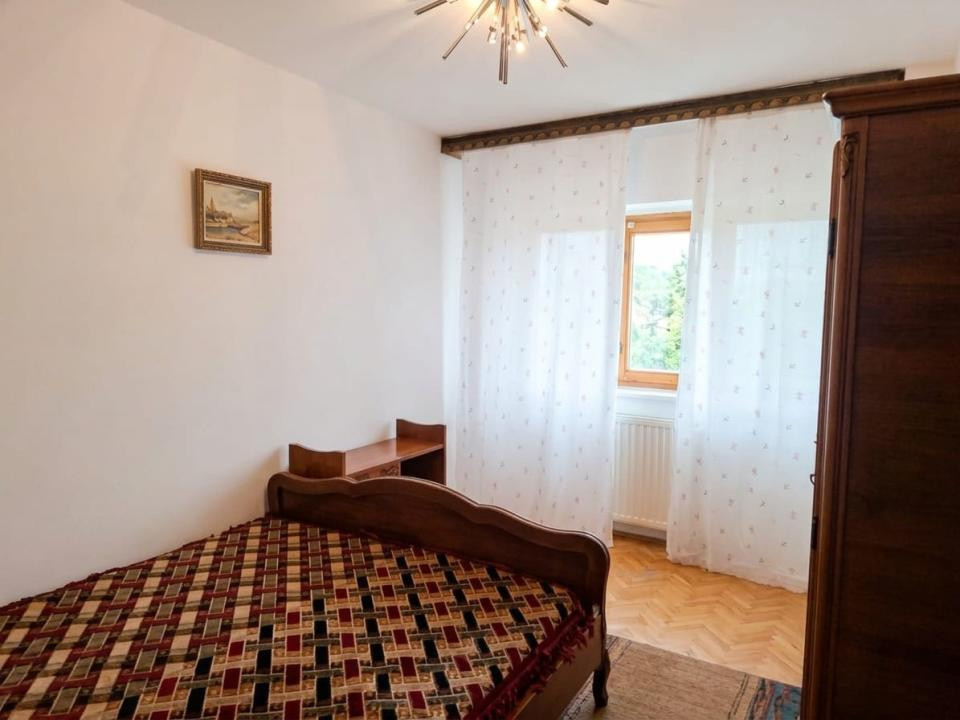 Apartament cu 3 camere, 2 bai, in Centru Civic, vintage, langa Palas