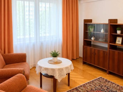 Apartament cu 3 camere, 2 bai, in Centru Civic, vintage, langa Palas